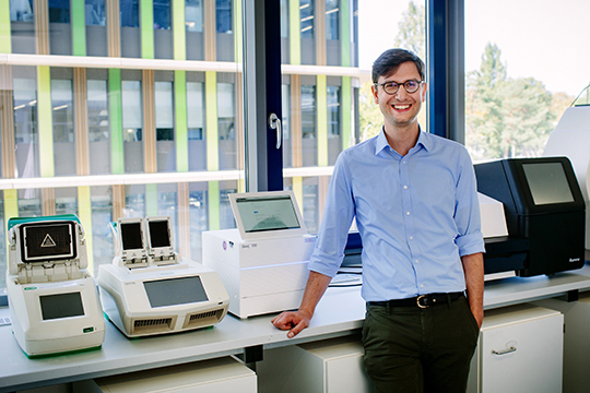 Prof. Dr. rer. nat. Jonathan Schmid-Burgk Prof. Dr. rer. nat. Jonathan Schmid-Burgk