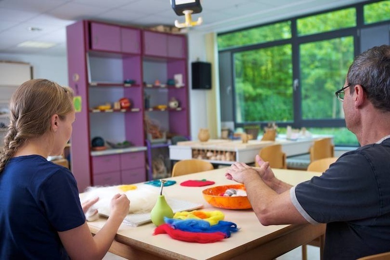 Mann Und Frau Bei Ergotherapie Mann Und Frau Bei Ergotherapie