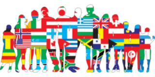 Silhouette einer Menschengruppe bestehend aus unterschiedlichsten Landesflaggen