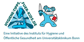 Logo der Hygiene-Tipps für Kids, das ein Mikroskop und einen blauen Teddy mit Schwert und Schild zeigt. Auf dem Schild ist ein rotes Kreuz abgebildet.