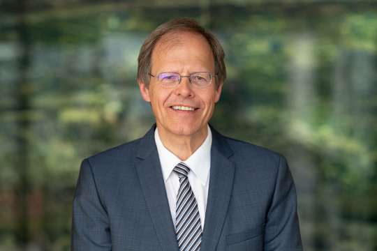 Prof. Dr. Dr. h.c. mult. Wolfgang Holzgreve, MBA Ärztlicher Direktor und Vorstandsvorsitzender Prof. Dr. Dr. h.c. mult. Wolfgang Holzgreve, MBA Ärztlicher Direktor und Vorstandsvorsitzender
