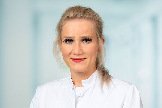 Portrait von Frau Busse Laura
