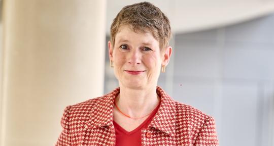 Portrait von Prof. Dr. Franziska Geiser, Leiterin der Klinik für Psychosomatische Medizin und Psychotherapie