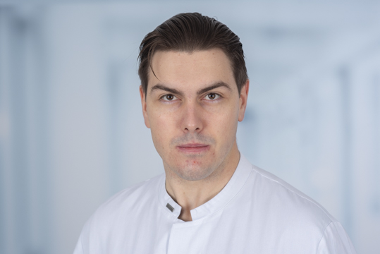 20251104 P Tzonev Alex Rm 0815 Web