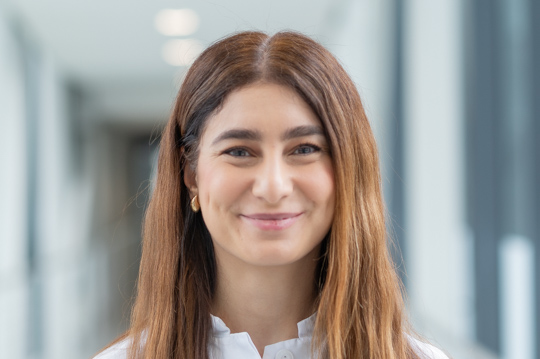 Esra Benzer