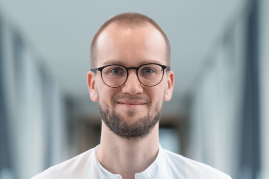 Dr. med. Jonas Henn