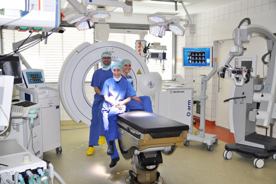 Teambild Neurochirurgie in OP Saal Teambild Neurochirurgie in OP Saal
