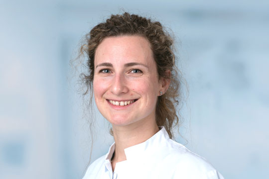 Frau Dr. J. Plota
