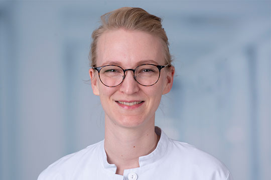 Frau Dr. C. van Schewick