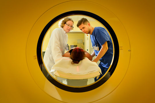 Strahlentherpaie Patientin im MRT