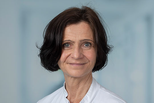 Dr. Annabell Deindl-Johnson