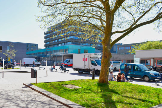 Neurozentrum Vorplatz Neurozentrum Vorplatz