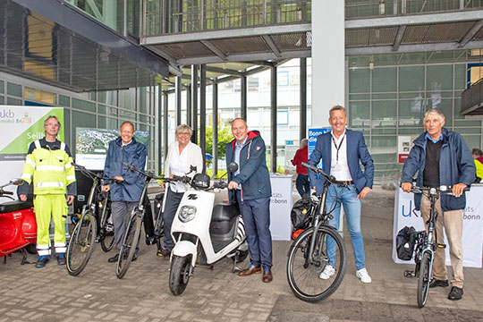 Vorstand und Mobilitätsteam auf Zweirädern
