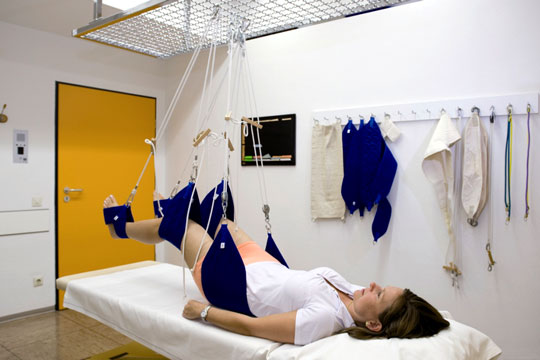 Patientin auf Schlingentisch Patientin auf Schlingentisch
